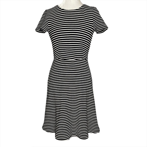 Madewell Dresses & Skirts - Madewell Casual Short Sleeve Dress. Size XS